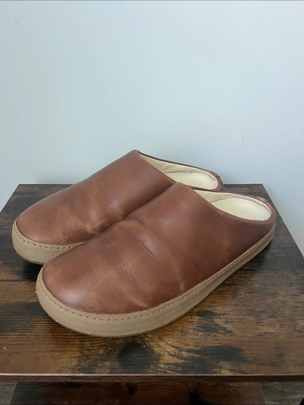 OluKai premium leather mule slip-ons toffee brown Kuʻu Leather Mule size mens 9